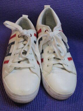 TOMMY HILFIGER SNEAKERS SIZE 7 1/2" IN PRE-LOVED CONDITION
